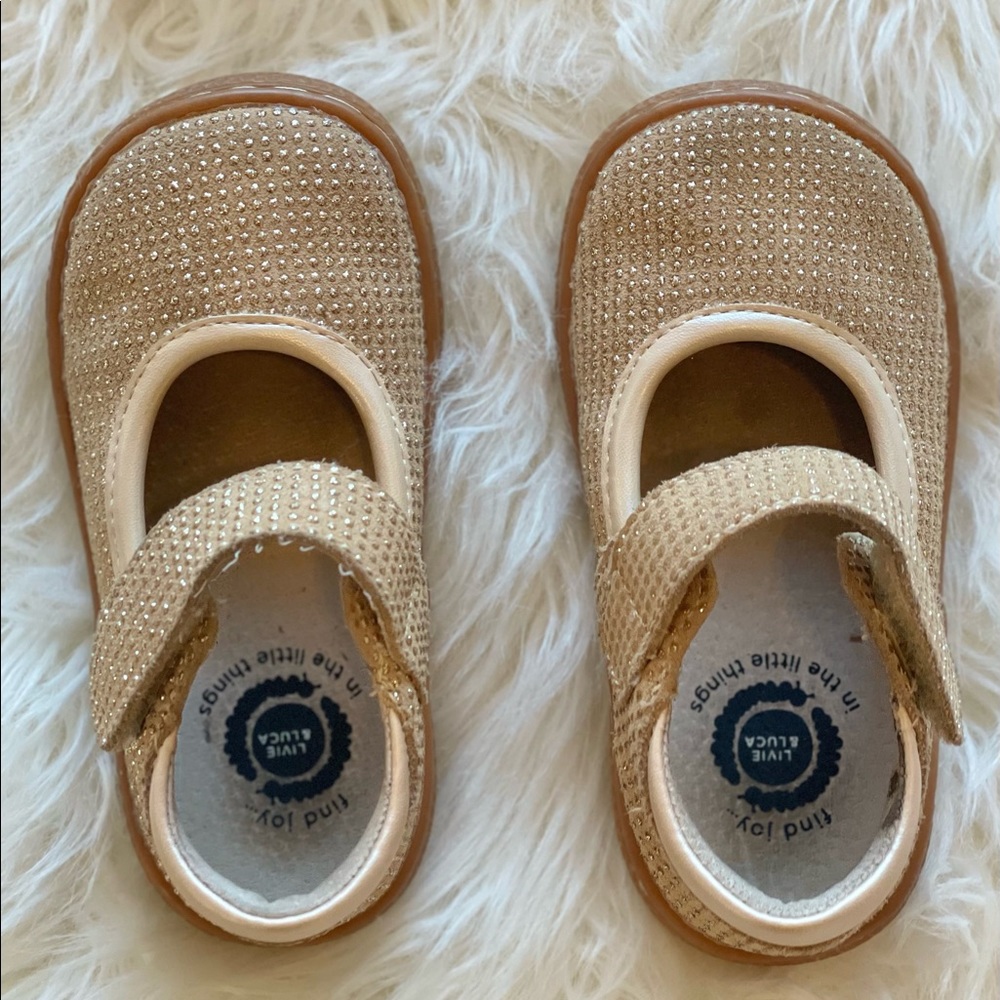 Livie & Luca size 7 gold toddler shoes